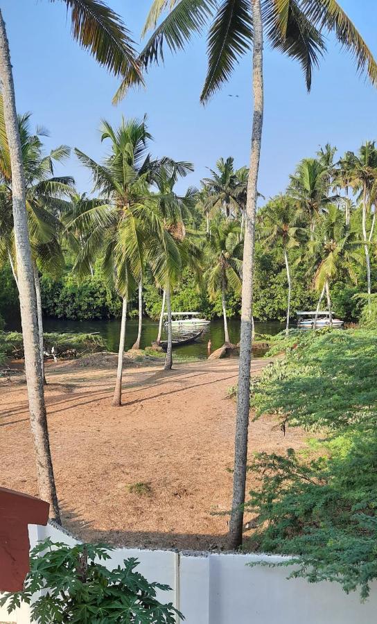 Poovar Sea View Rooms And Boating Family & Couple Only Exterior photo
